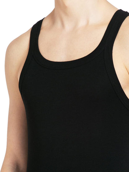 Close-up of the wide shoulder straps on a Jockey US26 sleeveless vest